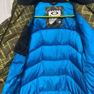 Oakley winter coat. EUC. Non smoking home. Size adult medium.
